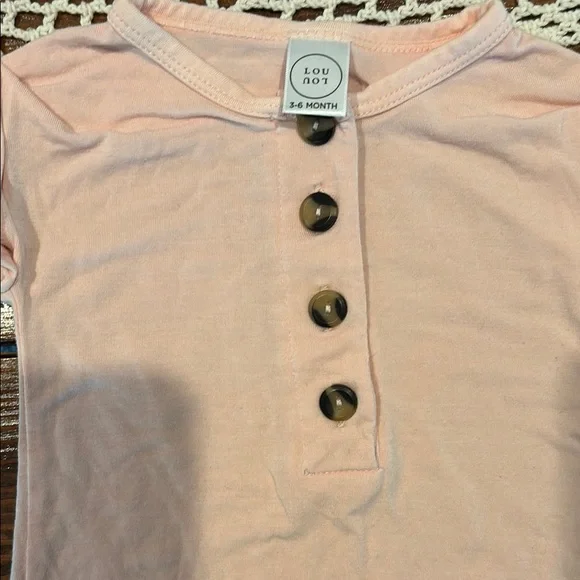 EUC worn once light pink Lou Lou and Company Romper. 3-6 month. - Picture 3 of 3